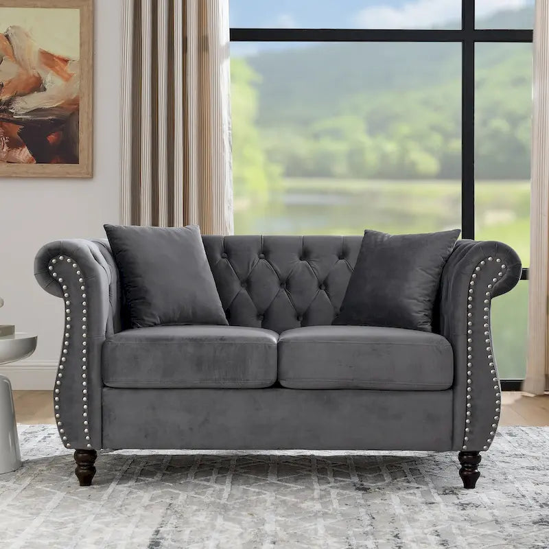 Aksamitna sofa Chesterfield 2-osobowa, podłokietniki w kształcie wałków, ozdobne ćwieki