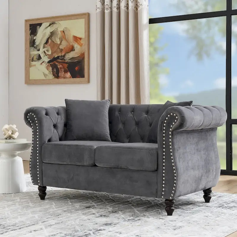 Aksamitna sofa Chesterfield 2-osobowa, podłokietniki w kształcie wałków, ozdobne ćwieki