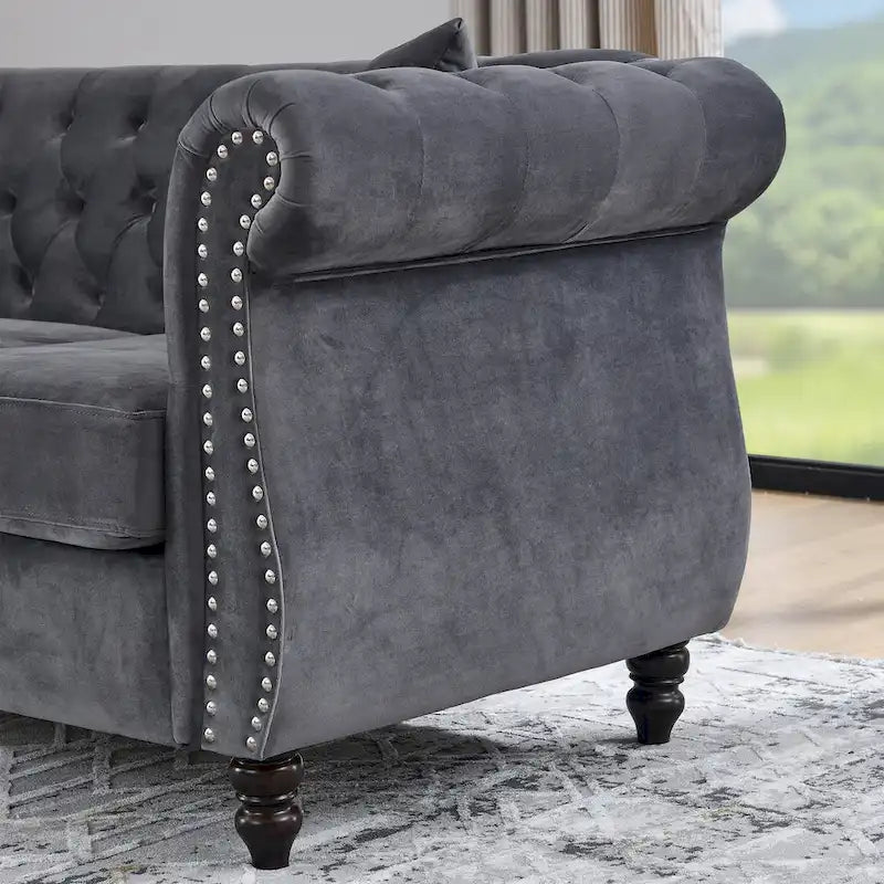Aksamitna sofa Chesterfield 2-osobowa, podłokietniki w kształcie wałków, ozdobne ćwieki