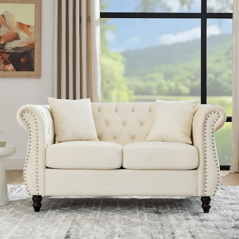 Aksamitna sofa Chesterfield 2-osobowa, podłokietniki w kształcie wałków, ozdobne ćwieki