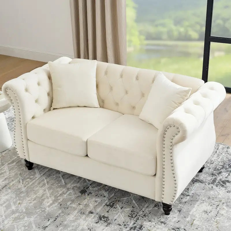 Aksamitna sofa Chesterfield 2-osobowa, podłokietniki w kształcie wałków, ozdobne ćwieki